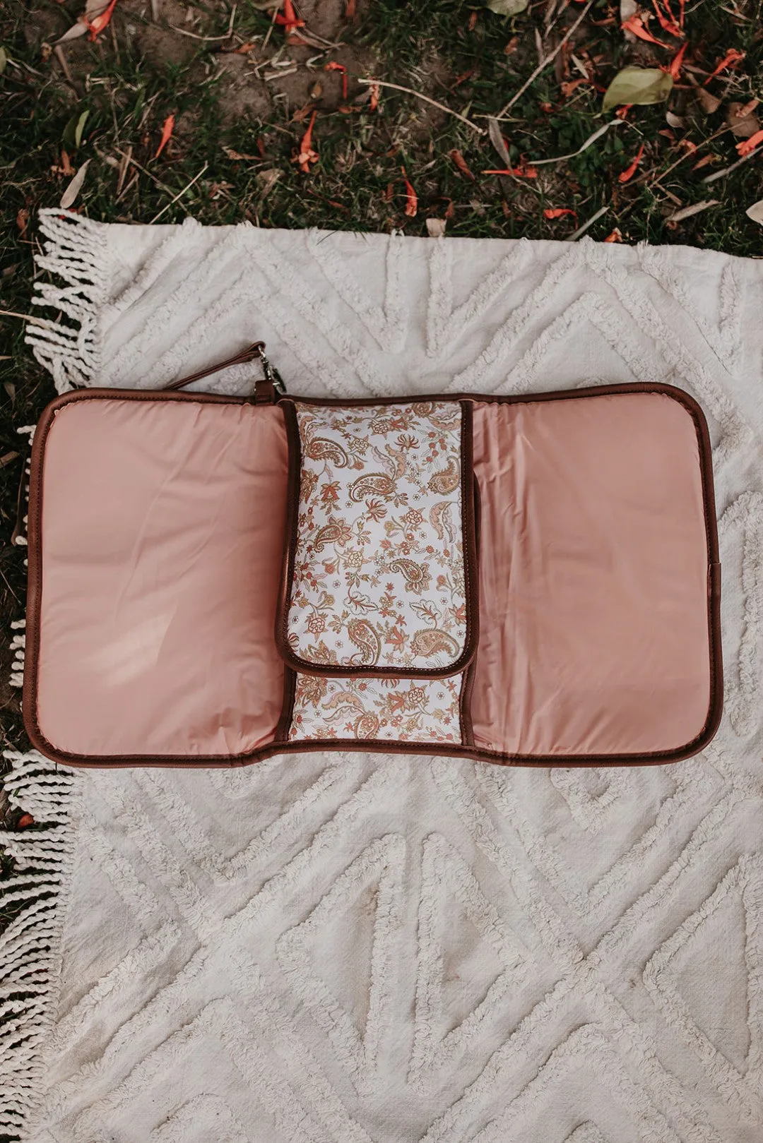 OiOi Change Clutch - Peach Paisley/Tan